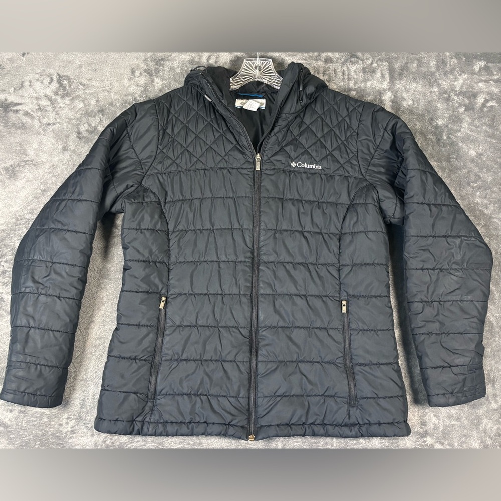 Columbia Women’s Hooded Puffer Coat, Size Large.